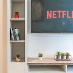 Flat - In Centre - Modern Decor - Sleeps 8