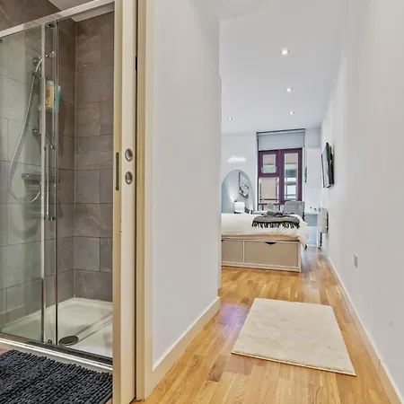 아파트 Flat - In Centre - Modern Decor - Sleeps 8 *