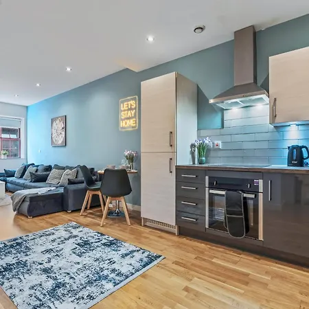 Apartment Flat - In Centre - Modern Decor - Sleeps 8 Leeds (West Yorkshire)