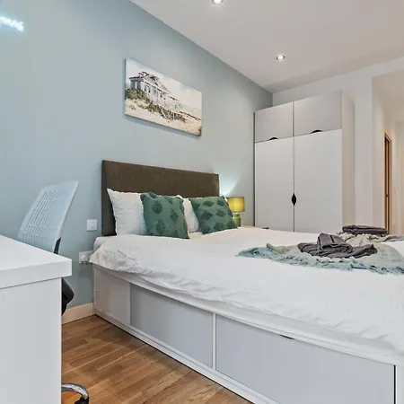 Flat - In Centre - Modern Decor - Sleeps 8 아파트 리즈