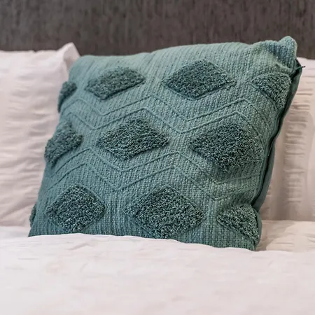 Flat - In Centre - Modern Decor - Sleeps 8