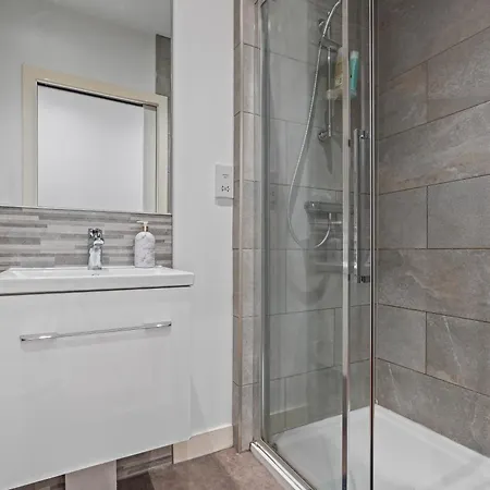 아파트 Flat - In Centre - Modern Decor - Sleeps 8