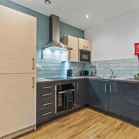 Flat - In Centre - Modern Decor - Sleeps 8 리즈