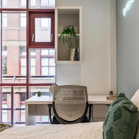 Apartment Flat - In Centre - Modern Decor - Sleeps 8