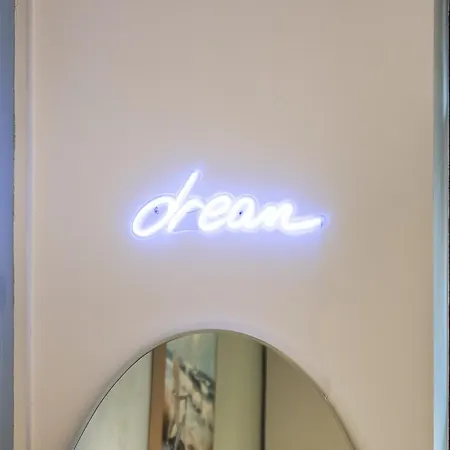 Flat - In Centre - Modern Decor - Sleeps 8 리즈
