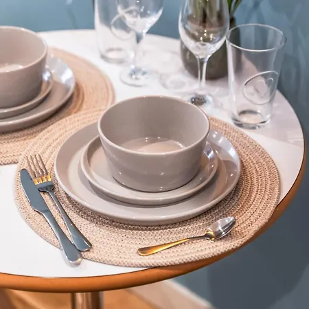 Flat - In Centre - Modern Decor - Sleeps 8 Apartment *