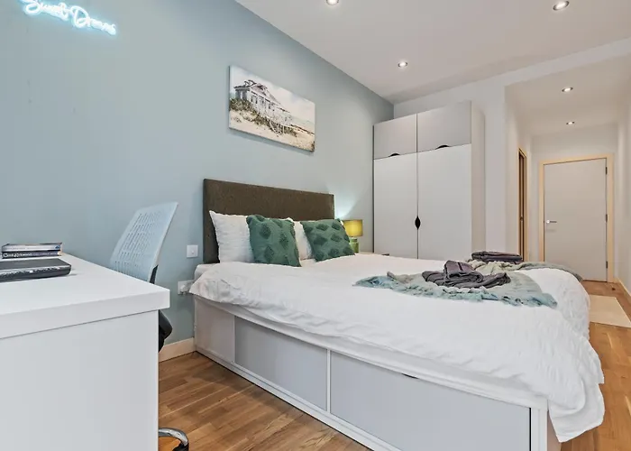 Flat - In Centre - Modern Decor - Sleeps 8 公寓 利兹