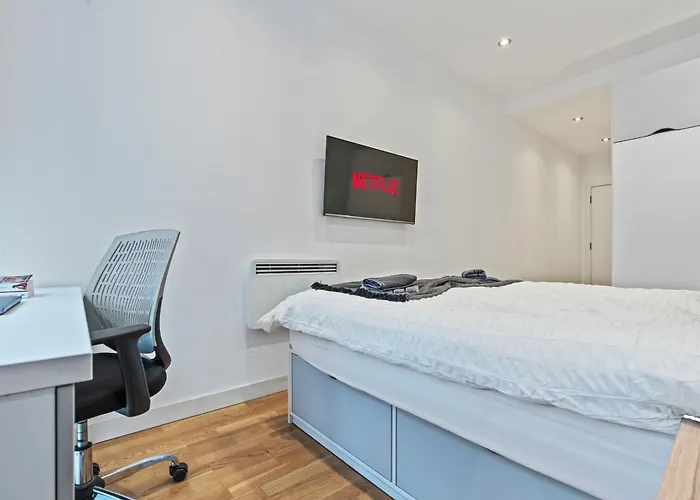 Flat - In Centre - Modern Decor - Sleeps 8 شقة