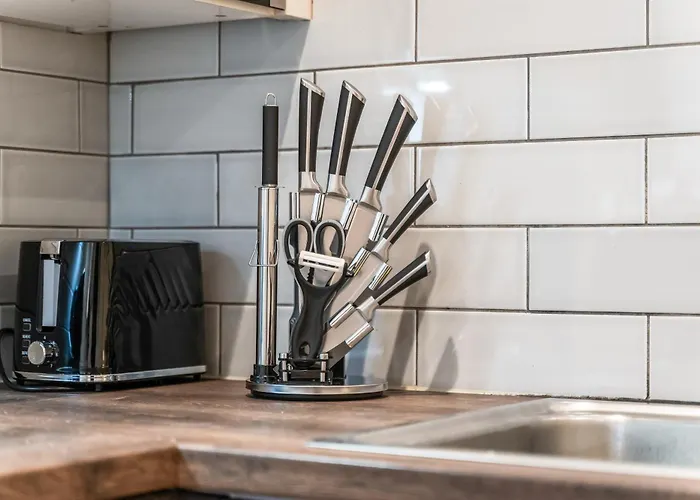 Flat - In Centre - Modern Decor - Sleeps 8 شقة *