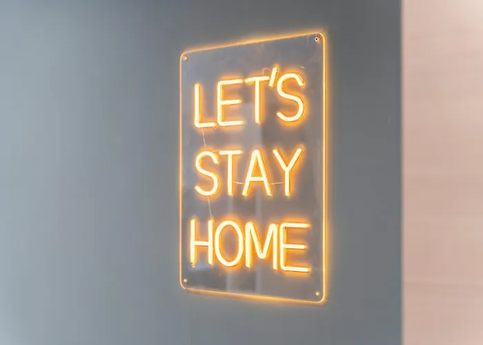 Flat - In Centre - Modern Decor - Sleeps 8 شقة *