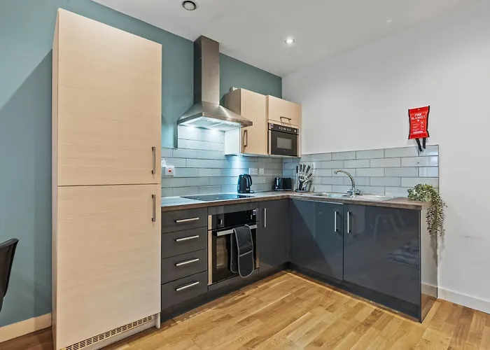 Flat - In Centre - Modern Decor - Sleeps 8 ليدز