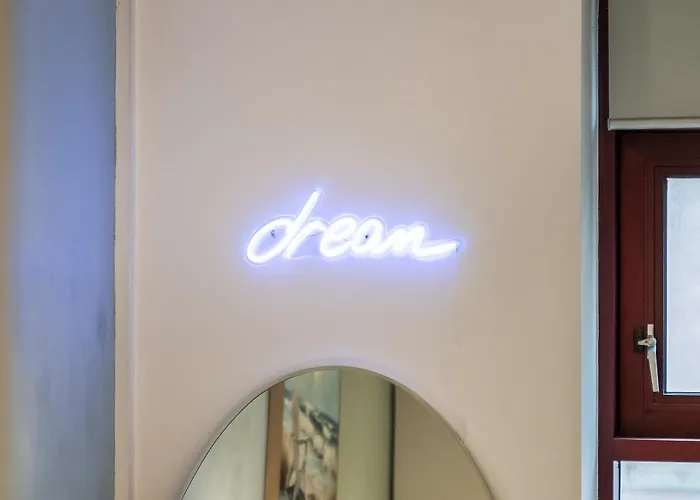 Flat - In Centre - Modern Decor - Sleeps 8 利兹