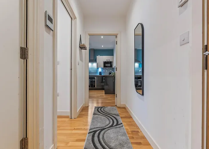 Flat - In Centre - Modern Decor - Sleeps 8 شقة