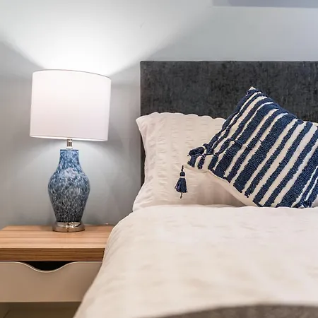 아파트 Flat - In Centre - Modern Decor - Sleeps 8 *