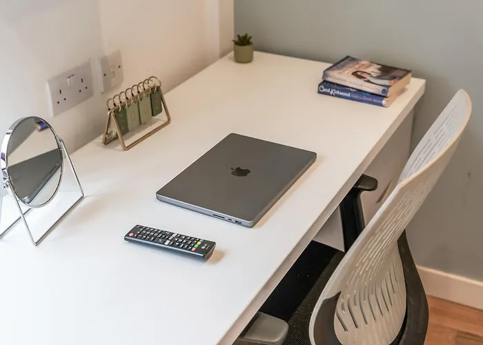 Flat - In Centre - Modern Decor - Sleeps 8 아파트 리즈