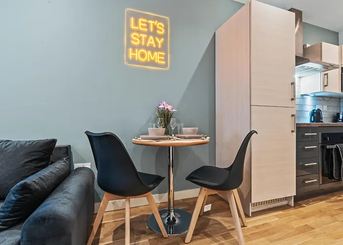 Flat - In Centre - Modern Decor - Sleeps 8 아파트 리즈